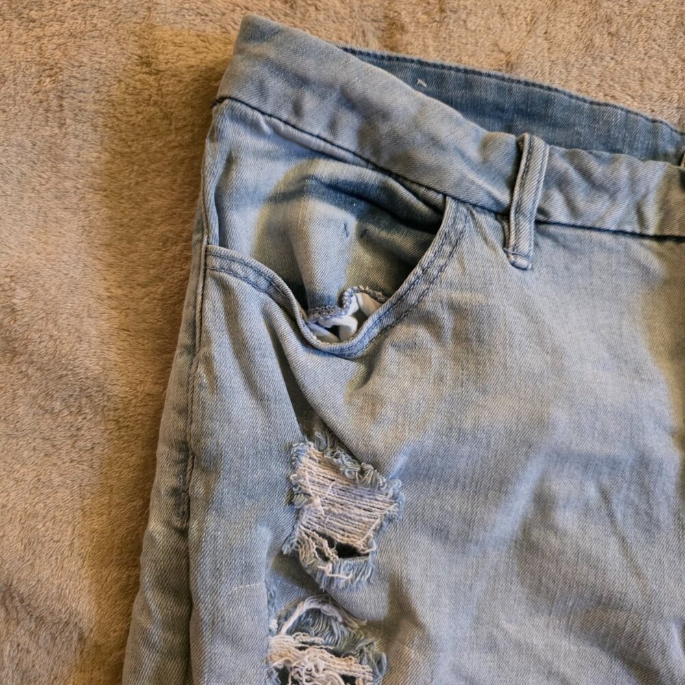Rue21 Size 20 Distressed Light Wash Denim Jeans - Picture 5 of 8